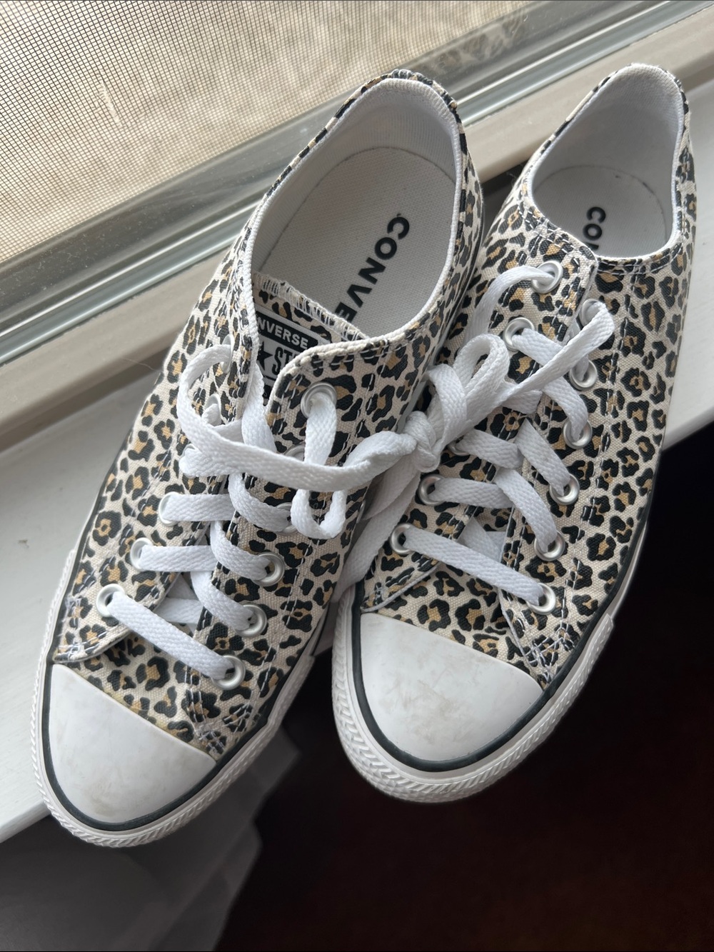 Converse Leopard Print Low Top Canvas Sneakers-White/Beige/Black. Women’s 8
